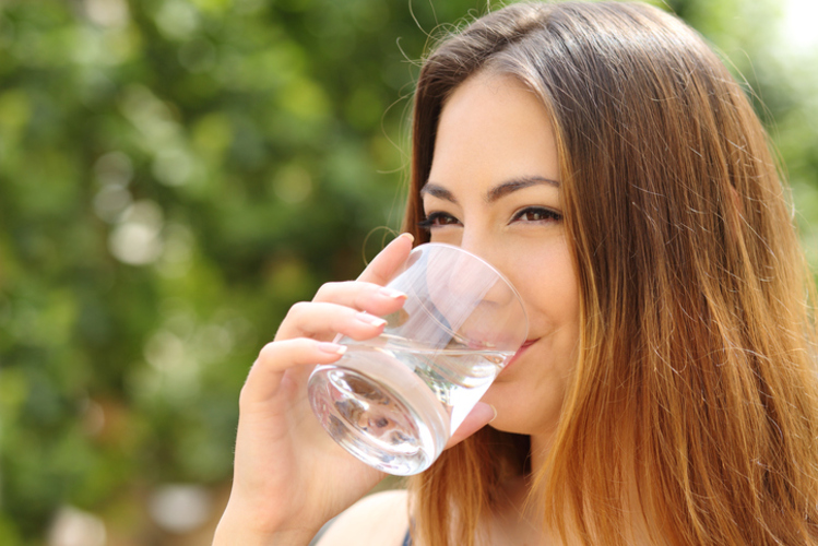 ข้อดีของการดื่มน้ำ ดื่มน้ำตอนเช้า ดียังไง?